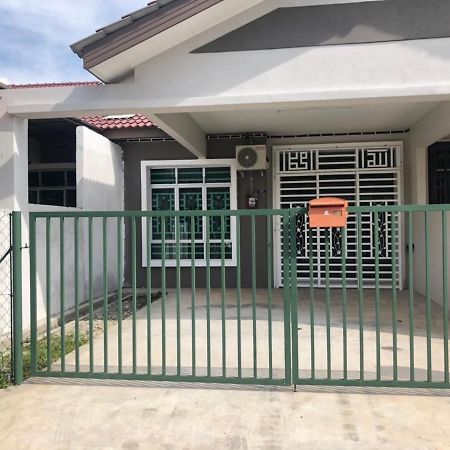 Seroja Homestay Malacca ภายนอก รูปภาพ